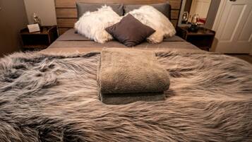 5 Schlafzimmer, Schreibtisch, Bügeleisen/Bügelbrett, Reisekinderbett