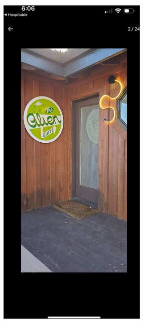 Exterior detail - 5 min from I-5 Modern Mountain View Alien Suite (Yreka)