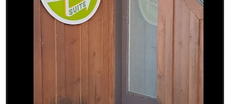 5 min from I-5 Modern Mountain View Alien Suite
