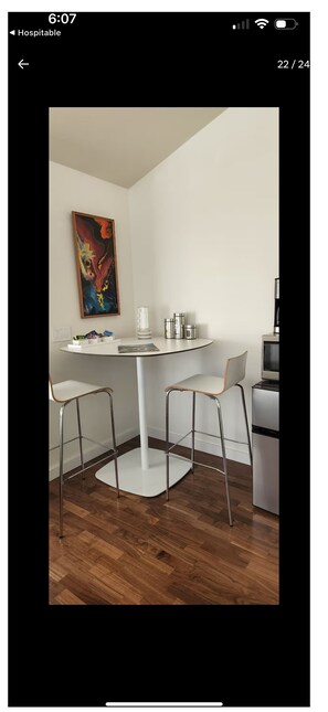 Dining - 5 min from I-5 Modern Mountain View Alien Suite (Yreka)