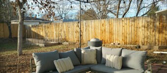 ✨Retro Wheat Ridge Retreat ~ 2B Entire House ~ Fenced Yard ~ Quiet Area 🏠