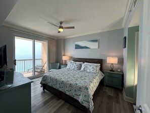 2 slaapkamers, een strijkplank/strijkijzer, reisbedje, gratis wifi