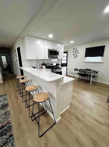 New Modern Ranch Close to it All