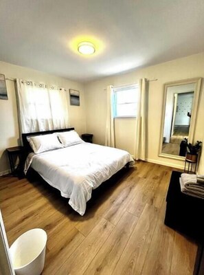 3 bedrooms, iron/ironing board, WiFi, bed sheets - New Modern Ranch Close to it All (Piscataway)