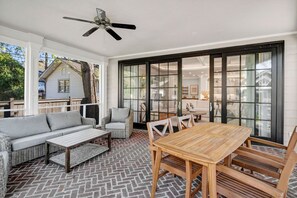 Outdoor dining - The Wren + Nest | Main & Guest House | Sleeps 10 (Columbia)