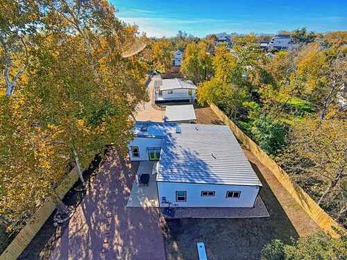 Austin Gated Oasis | 4BR | Sleeps 8 | Fire Pit