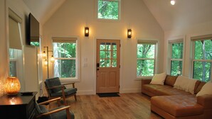 Living area - Saddle Tree - Etowah River - Firepit - New Build (Dahlonega)