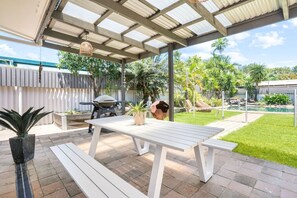 تناول الطعام بالخارج