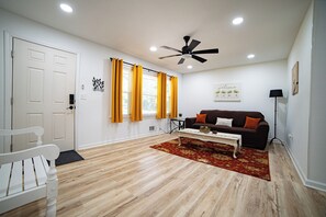 智能电视、壁炉