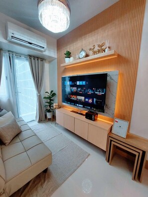 Living area - Prime Location: Steps from Restaurants, Shops and Fun!  (Pasay)