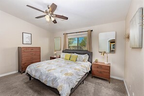 6 bedrooms, desk, iron/ironing board, travel cot