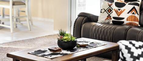 Smart TV, chimenea, monitor de computadora