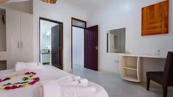 4 bedrooms, desk, laptop workspace, iron/ironing board