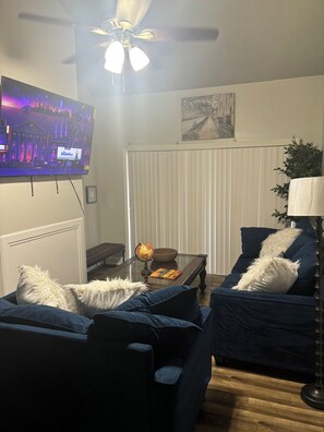 Living area - . Central to OLOL hospital 5 mins. Perkins Rowe Shopping 6 mins, LSU 15 mins.. (Baton Rouge)