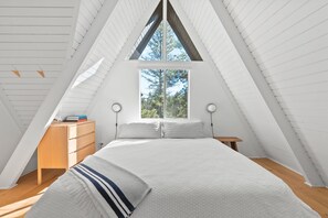 3 bedrooms, desk, free WiFi, bed sheets