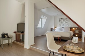 Iron/ironing board, free cribs/infant beds, free WiFi, bed sheets - The Originals City, Hôtel Quai33, Saint-Etienne - Gare Chateaucreux (Saint-Etienne)