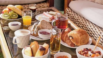 Daily buffet breakfast for a fee