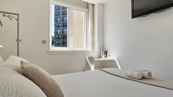 Chambre Simple confort | Ferros/tábuas de passar roupa, berços grátis, Wi-Fi de cortesia