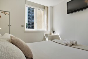 Chambre Simple confort | Ferros/tábuas de passar roupa, berços grátis, Wi-Fi de cortesia