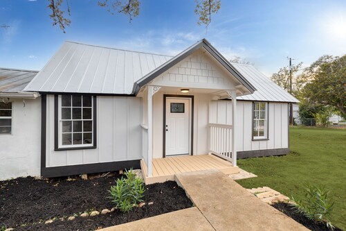 Charming Getaway in Comfort, TX - Relax, Recharge, Explore - Texas Wine Country