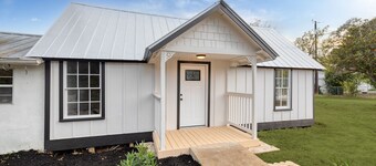 Charming Getaway in Comfort, TX - Relax, Recharge, Explore - Texas Wine Country