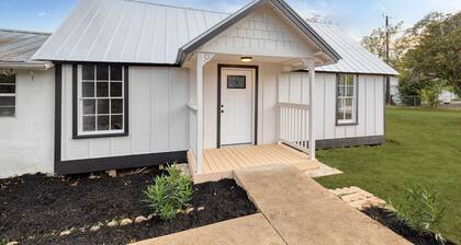 Charming Getaway in Comfort, TX - Relax, Recharge, Explore - Texas Wine Country