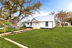 Exterior - Charming Getaway in Comfort, TX - Relax, Recharge, Explore - Texas Wine Country (Comfort)