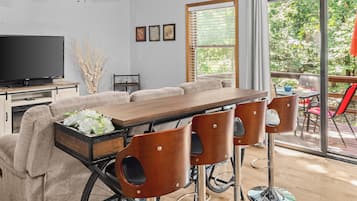 Smart TV, fireplace, books