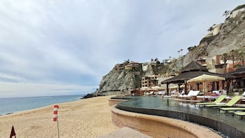 Kolam renang outdoor