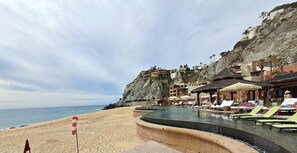 Outdoor pool - Exquisite Escape (Cabo San Lucas)