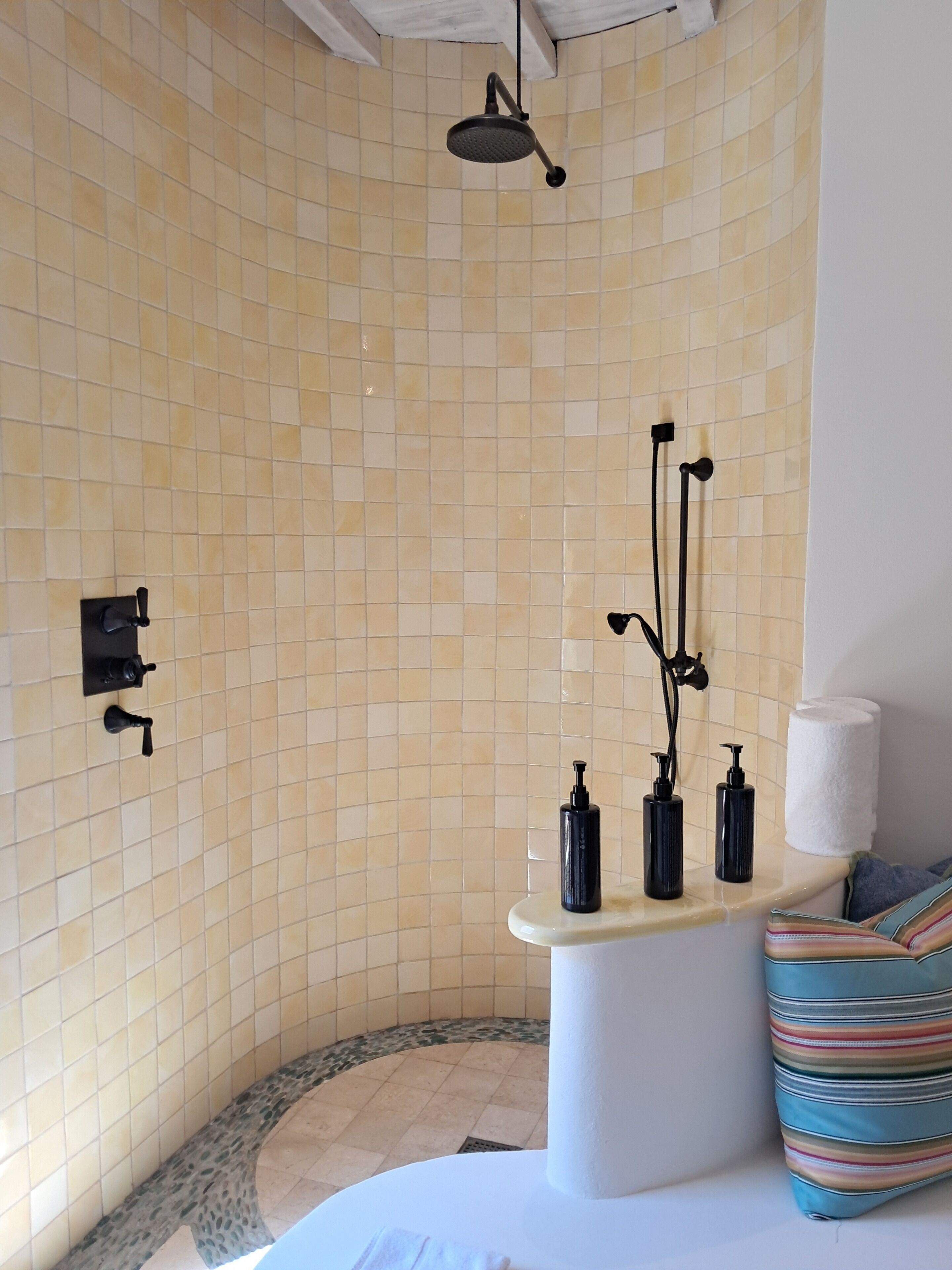 Luxury-Villa, 2 Schlafzimmer, Terrasse, Meerblick | Badezimmer | Duschwanne, kostenlose Toilettenartikel, Haartrockner, Handtücher