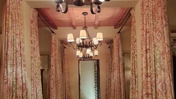 1 ruang perawatan dan pijat