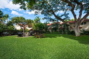 Condo, 2 Queen Beds (Keauhou Kona Surf & Racquet Club Town) | Outdoor dining - Keauhou Kona Surf & Racquet Club Townhouse#48 (Kailua-Kona)