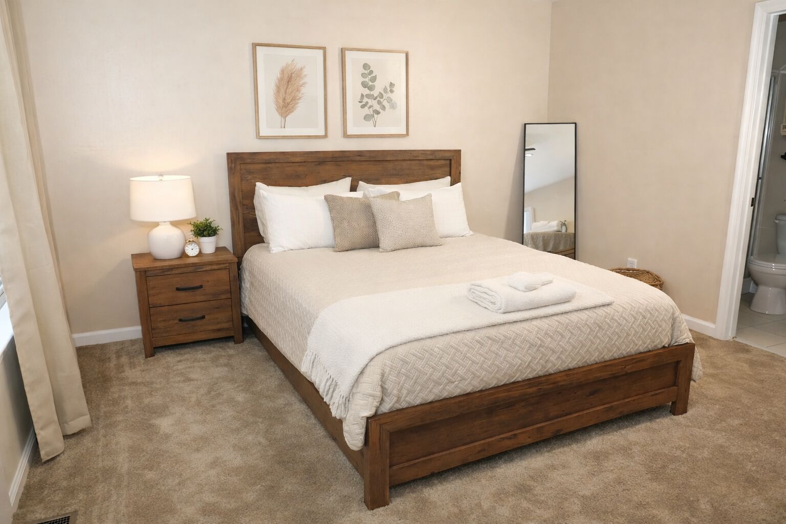 3 soverom, strykejern/-brett, wi-fi og sengetøy