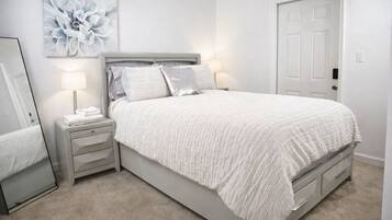 3 habitaciones, tabla de planchar con plancha, wifi y ropa de cama