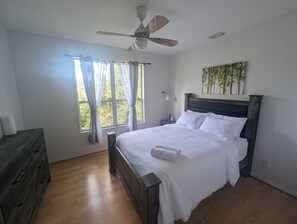 4 多间卧室、熨斗/熨衣板、WiFi、床单