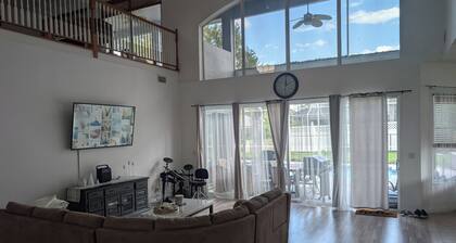 Spacious 4 BR house w/ Solar heated pool, Spa and Sauna in delightful Palm Coast