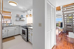 Condo, 2 Queen Beds (Kailua Bay Resort#4-306) | Private kitchen | Paper towels - Kailua Bay Resort#4-306 (Kailua-Kona)