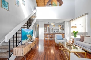 Apartamento, 2 camas de matrimonio (Kailua Bay Resort#4-306) | Zona de estar