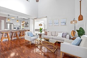 Appart'hôtel, 2 grands lits (Kailua Bay Resort#4-306) | Coin séjour