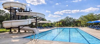 Alamo City Retreat - Wi-Fi, Parking, Self Check In