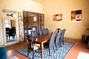 Dining - The Vineyard House in the Pastures of Heaven (Corral de Tierra)