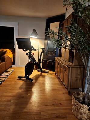 Fitness facility - 3 bedroom nature retreat near Blossom Music, Sarah's vineyard & National park (Cuyahoga Falls)