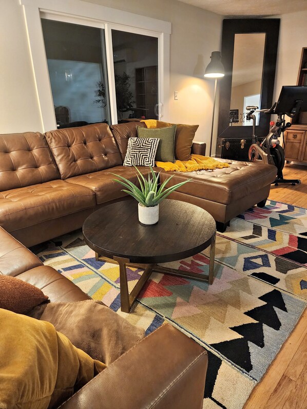 Interior - 3 bedroom nature retreat near Blossom Music, Sarah's vineyard & National park (Cuyahoga Falls)