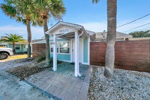 House, Multiple Beds (Tiki Palms Paradise) | Exterior