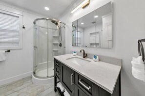 House, Multiple Beds (Tiki Palms Paradise) | Bathroom - Tiki Palms Paradise (Panama City Beach)