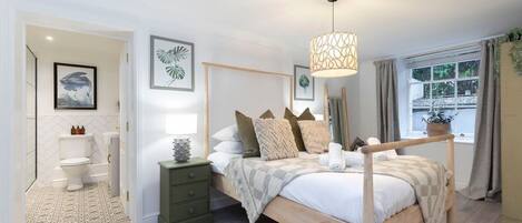 2 slaapkamers, een strijkplank/strijkijzer, reisbedje, gratis wifi