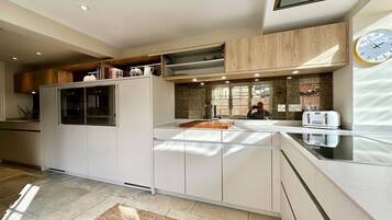 Coffee/tea maker, fridge, microwave, oven