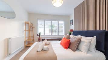 5 bedrooms, iron/ironing board, travel crib, WiFi (free)