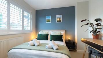 5 bedrooms, iron/ironing board, travel crib, WiFi (free)